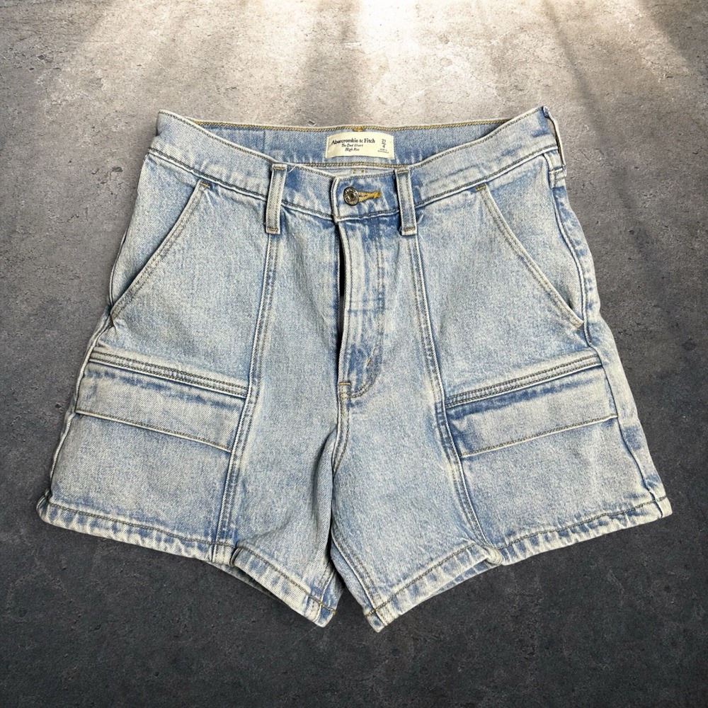 Abercrombie & Fitch Dad Short High Rise Light Wash Denim Size 4 27 Skater 90s